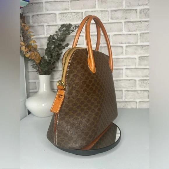 Celine Macadam Canvas Handbag Brown Coated
Canvas with double leather handles - Picture 3 of 8